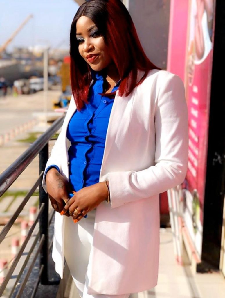 Khadija Ndiaye, la fille de Patra et animatrice à la 2stv se dévoile, dans un nouveau style
