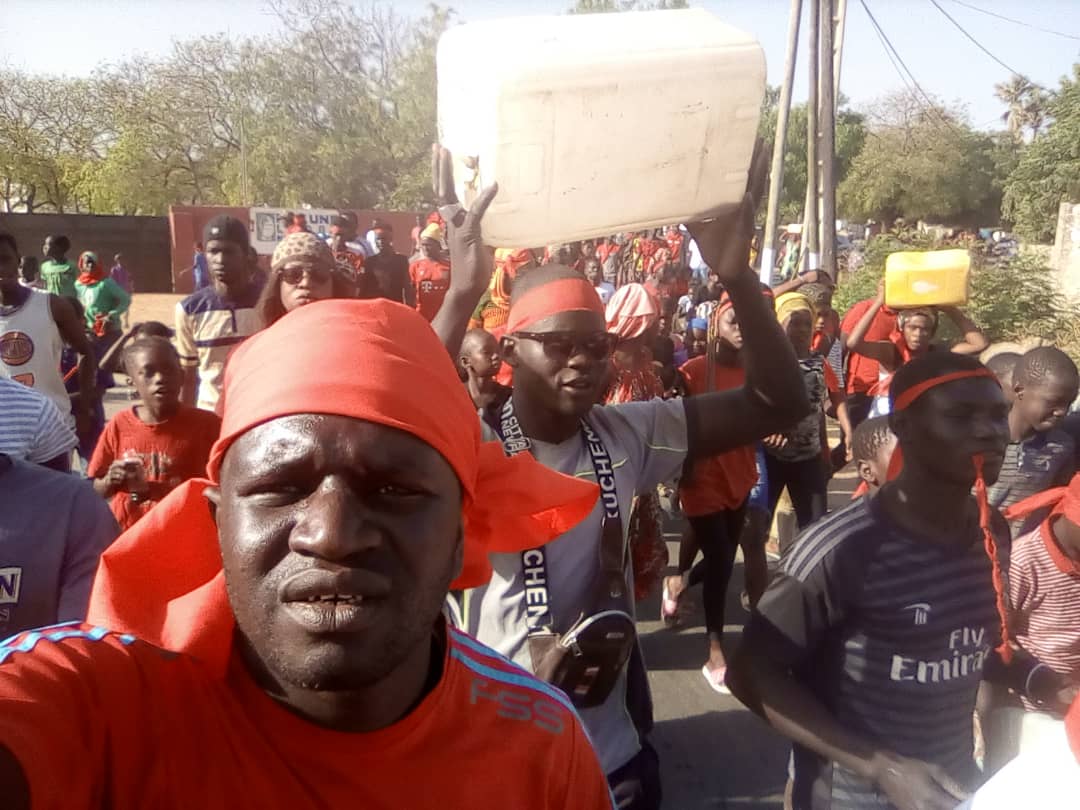 NDAGANE SALOUM A SOIF: Les jeunes manifestent dans les rues