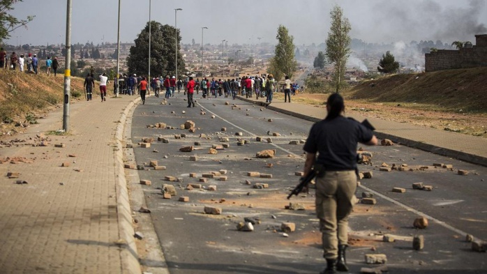 Bénin: Un policier tué dans l'attaque d'un poste de police près de la frontière burkinabè Bénin: Un policier tué dans l'attaque d'un poste de police près de la frontière burkinabè
