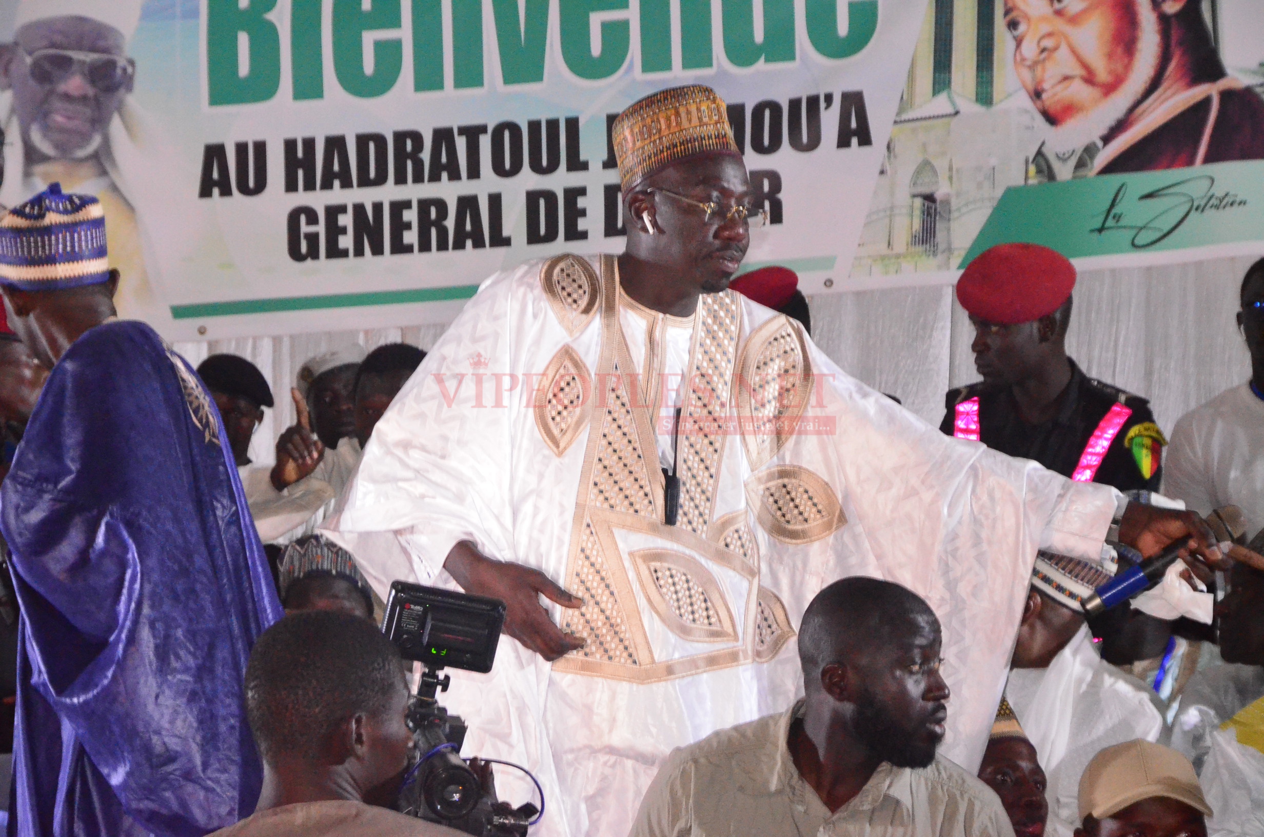 Les 43 images du Hadaratoul Jumah Nationale du fils cadet de Mame Baye, Baye Mbaye MC Niasse au stade Leopold Senghor