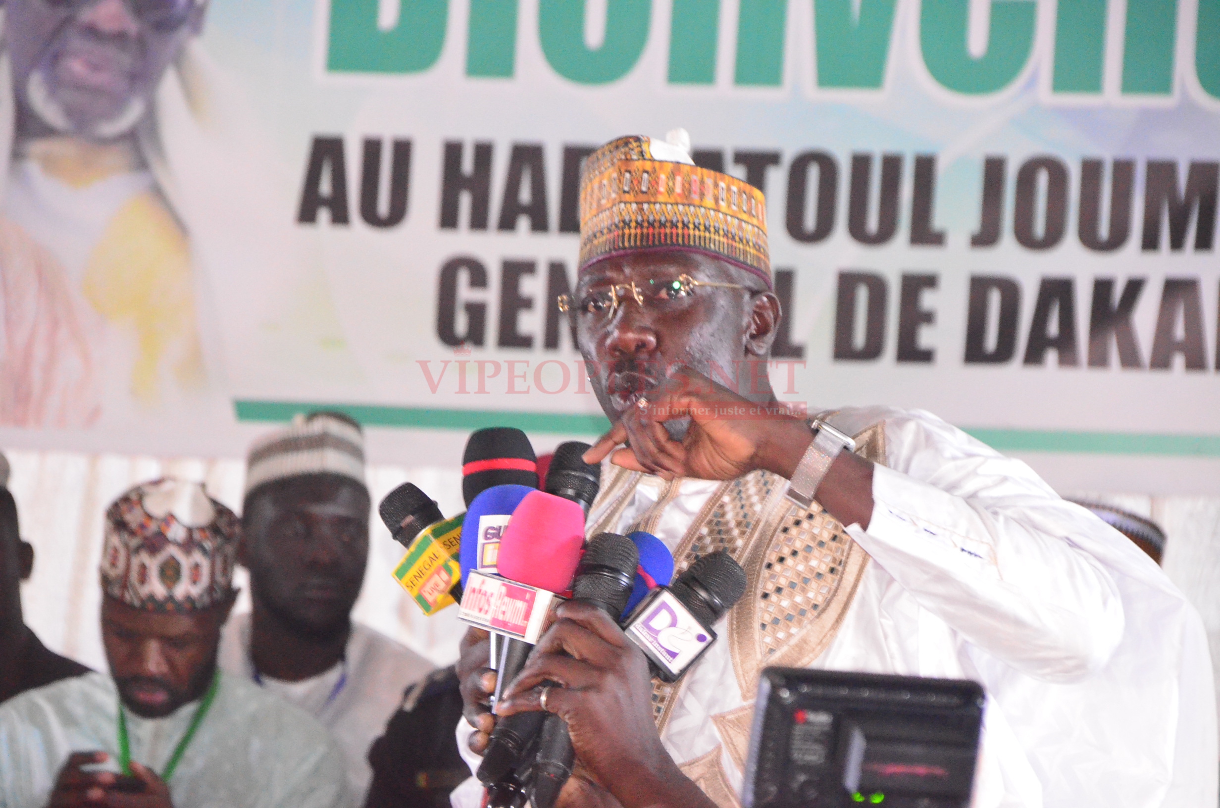 Les 43 images du Hadaratoul Jumah Nationale du fils cadet de Mame Baye, Baye Mbaye MC Niasse au stade Leopold Senghor