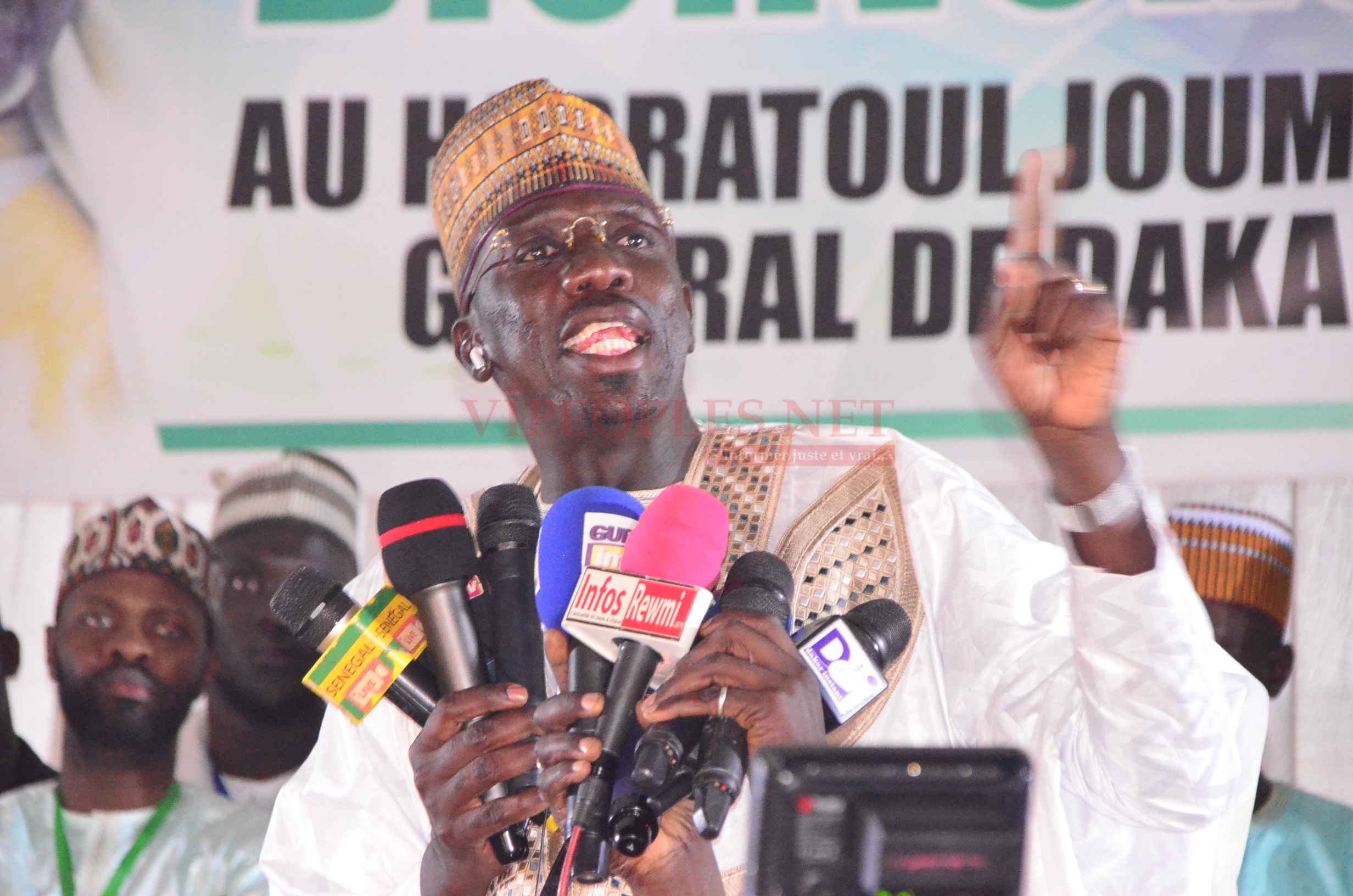 Les 43 images du Hadaratoul Jumah Nationale du fils cadet de Mame Baye, Baye Mbaye MC Niasse au stade Leopold Senghor