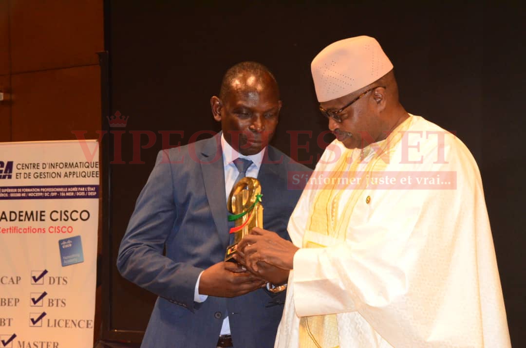 VIDÉO: Ce que vous avez raté en images sur la 8éme éditions des PRIX RANGNÉE au Musée de la Civilisation Noire. VIDÉO: Ce que vous avez raté en images sur la 8éme éditions des PRIX RANGNÉE au Musée de la Civilisation Noire.