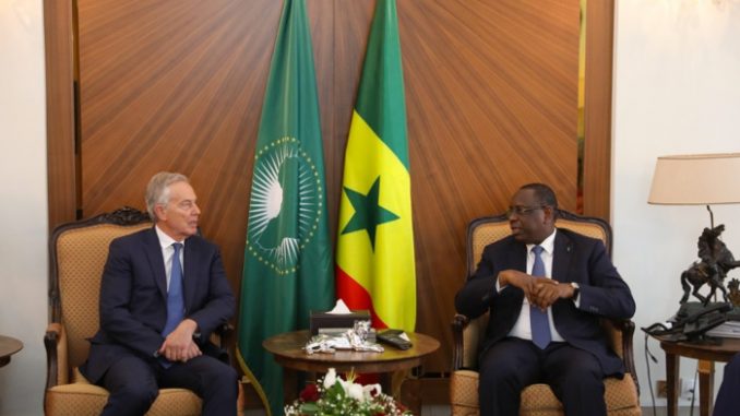 L’ancien Premier ministre britannique reçu par Macky Sall : Que fait Tony Blair au Sénégal ?