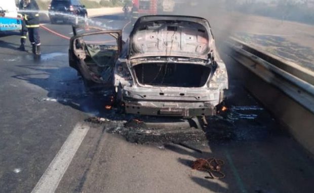 Urgent: le véhicule de Baba Maal prend feu sur l’autoroute