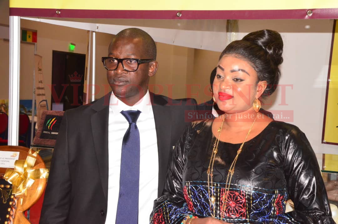 Adji Thiam bijoutérie la solution l'islam 2 grazellia toute ravissante en compagnie de son mari Mr Niang Pdt des bijoutiers du Sénégal au SIAD 2020