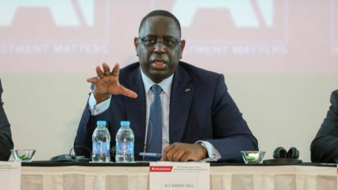 Macky Sall : « Il faut arrêter de se donner la main, il faut utiliser par exemple les pieds pour saluer »