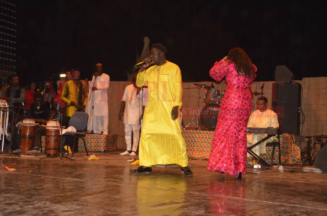 25 ANS DE CARRIERRES: Papa Thione, Waly Seck, Guigui, Ndiollé, Mame Bassine ont chauffé la scène de sorano avec Oumou Sow. 25 ANS DE CARRIERRES: Papa Thione, Waly Seck, Guigui, Ndiollé, Mame Bassine ont chauffé la scène de sorano avec Oumou Sow.