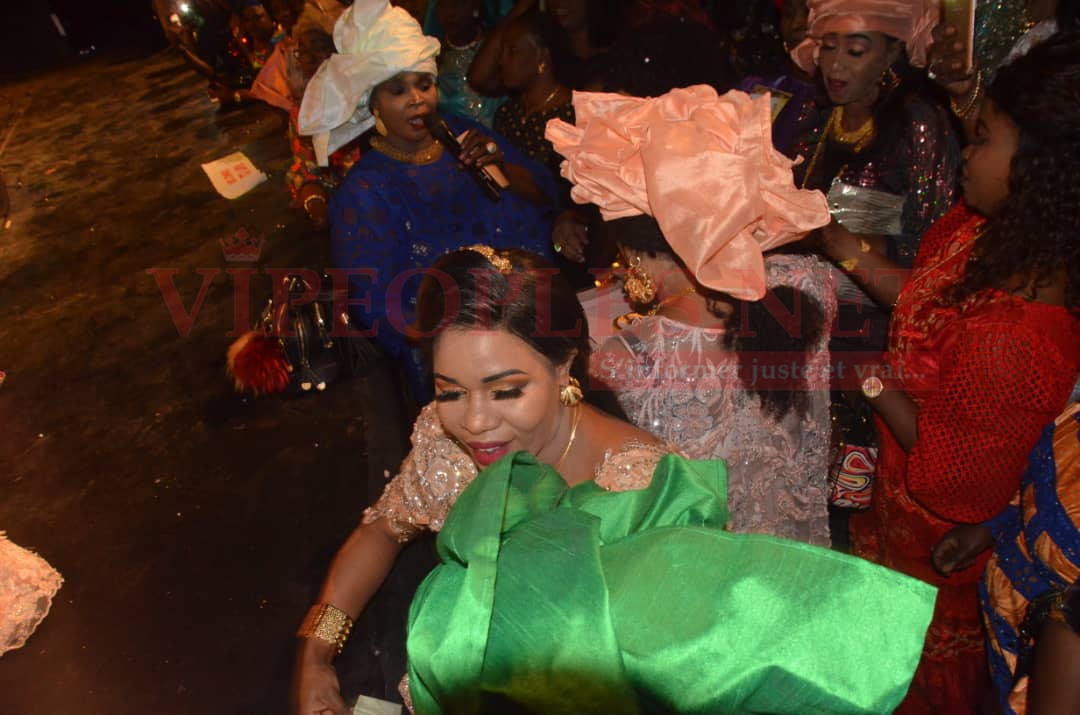 25 ANS DE CARRIERRES: Papa Thione, Waly Seck, Guigui, Ndiollé, Mame Bassine ont chauffé la scène de sorano avec Oumou Sow.