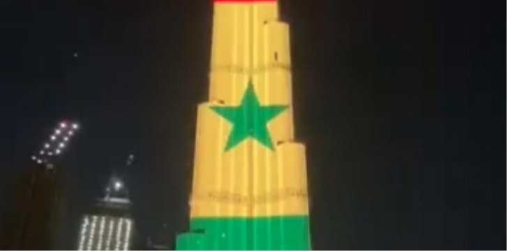 4 AVRIL : Le Burj Khalifa de Dubaï aux couleurs du Sénégal.