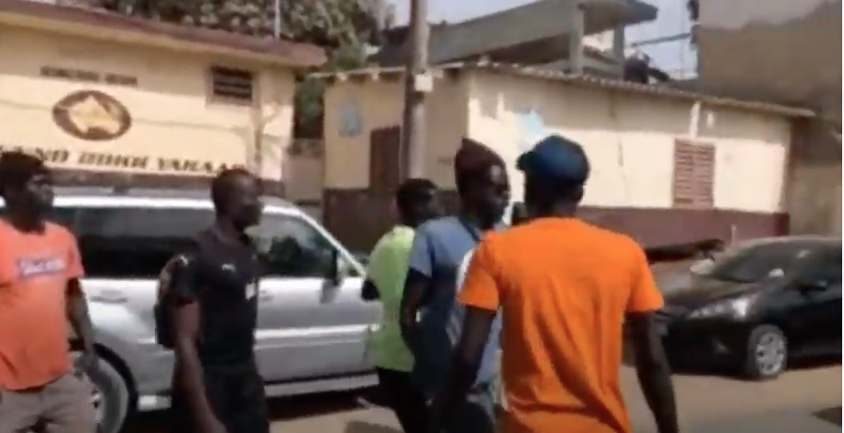 Urgent conférence de presse regardez le bagarre des vieux « lebou » à Ouakam