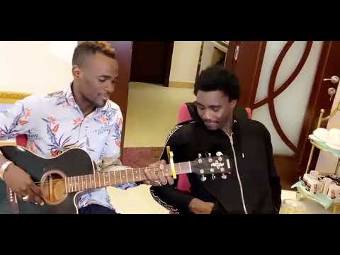 La nouvelle vidéo de Cheick Niang (Guitariste Wally B. Seck) – African Guitar