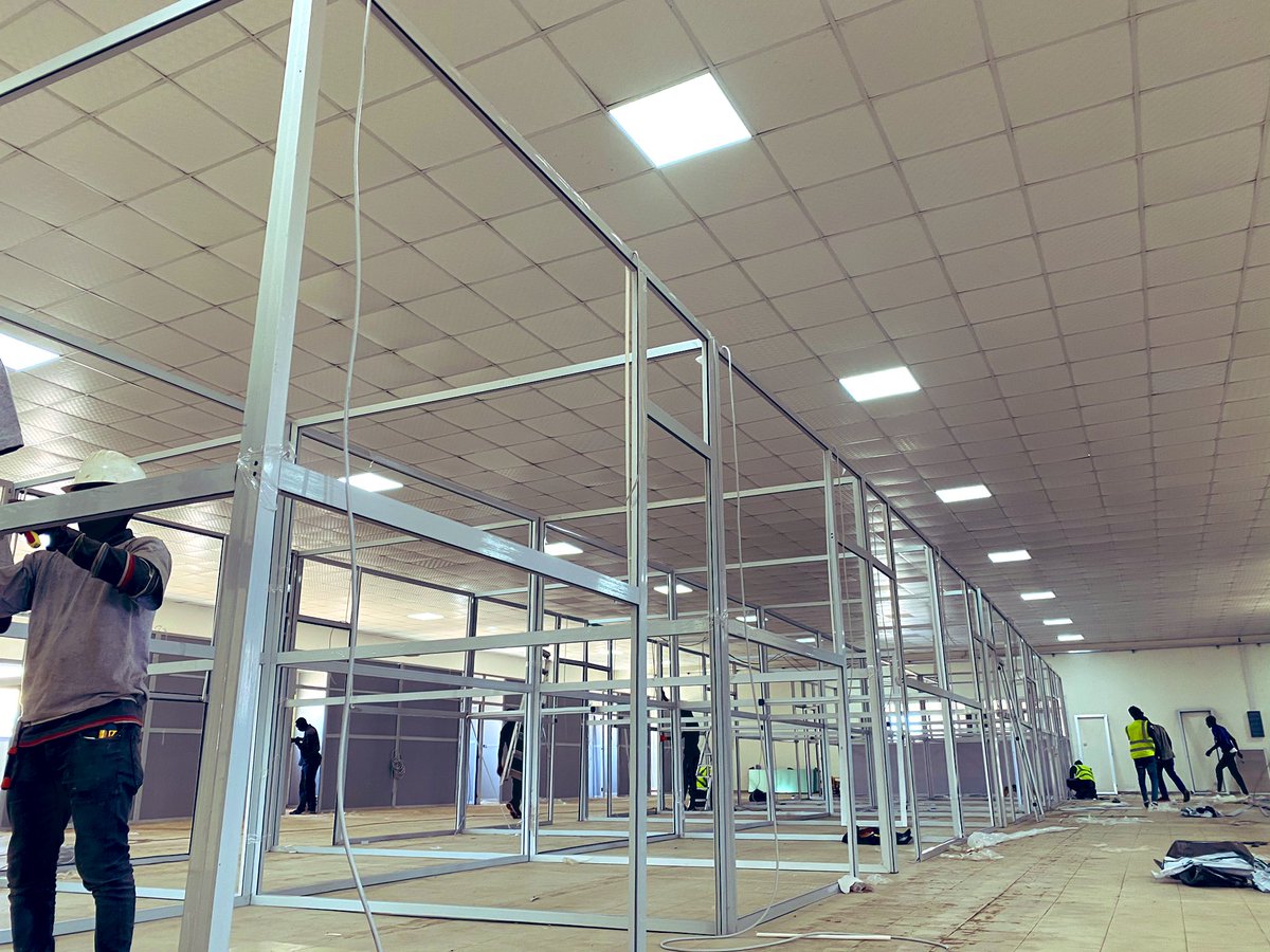 Coronavirus : les infirmiers du hangar des pèlerins menacent d'aller en grève Coronavirus : les infirmiers du hangar des pèlerins menacent d'aller en grève