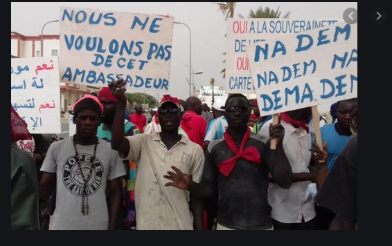 ​ (Vidéo) – Mauritanie : des Sénégalais manifestent devant l’ambassade pour leur rapatriement