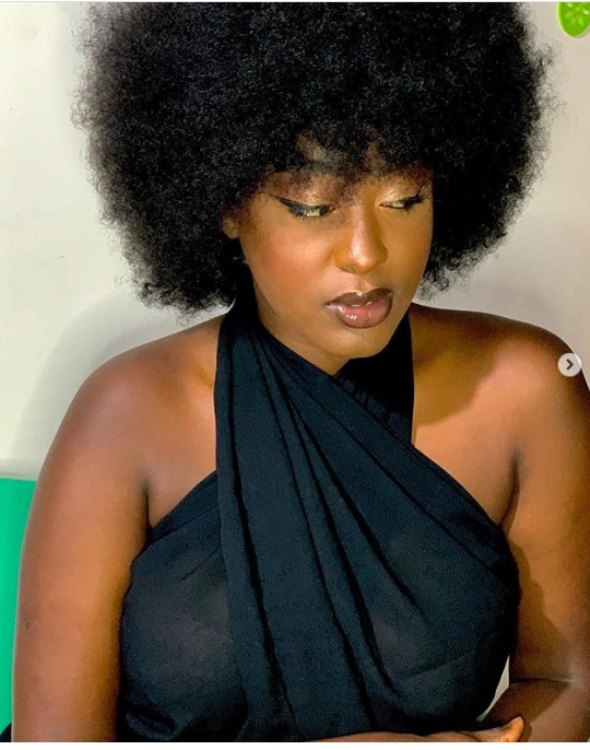 Photos - Découvrez la nouvelle coupe de Mamie de la série Adja, qui fait le buzz!