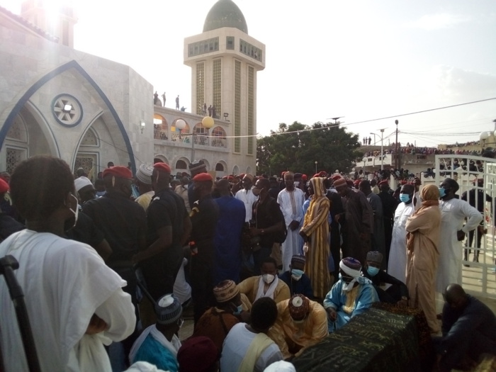 Médina Baye : Voici les tristes images de l’inhumation de la fille aînée de cheikh Al Islam.