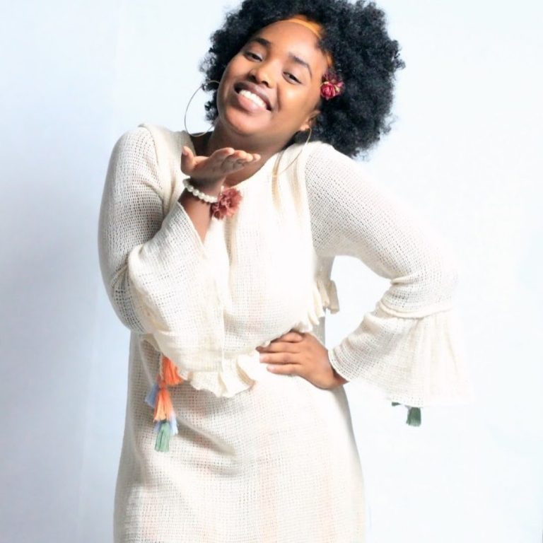 Aicha Koné « Sen Ptit Gallé » étale sa beauté et sa classe