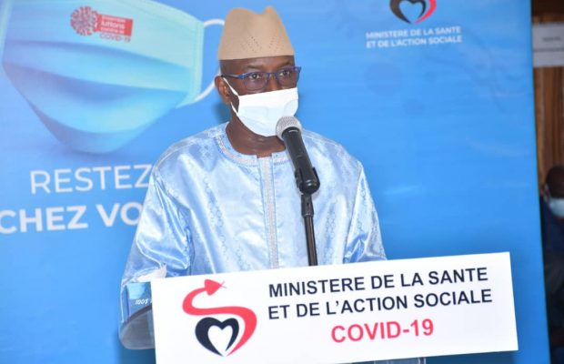 Covid -19 - Aly Ngouille Ndiaye porte le masque pour trois mois