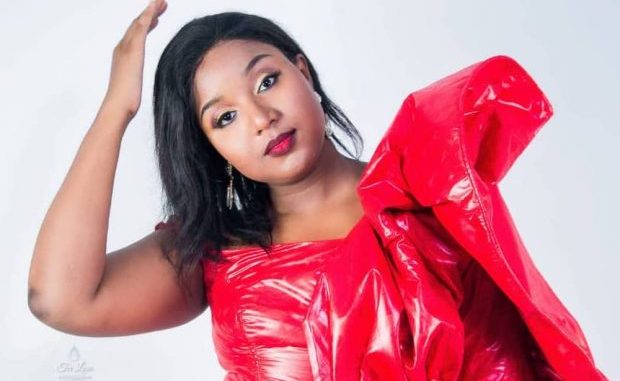 Tabaski: Admirez le «Sagnsé » très classe de la chanteuse Adam Sene