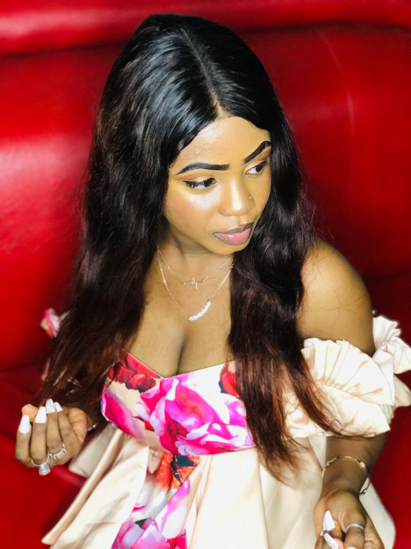 Tabaski : Admirez la chanteuse Dieyna Sen petit Galle habillée en tenue fondante qui fait taire les rumeurs….