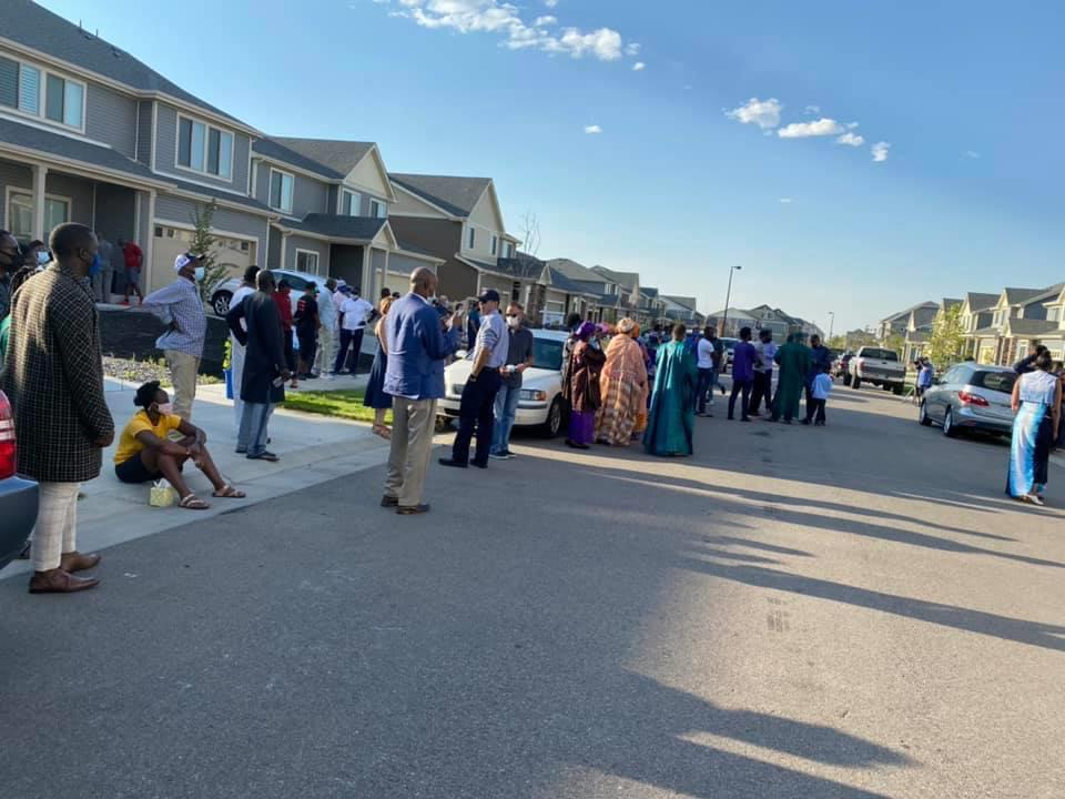 Le Président de l’Association des Sénégalais d’Amerique, Sadio Yaya Barry et le Trésorier Général, Mamadou Drame à Denver pour rendre hommage à Djiby Diol et sa famille Le Président de l’Association des Sénégalais d’Amerique, Sadio Yaya Barry et le Trésorier Général, Mamadou Drame à Denver pour rendre hommage à Djiby Diol et sa famille