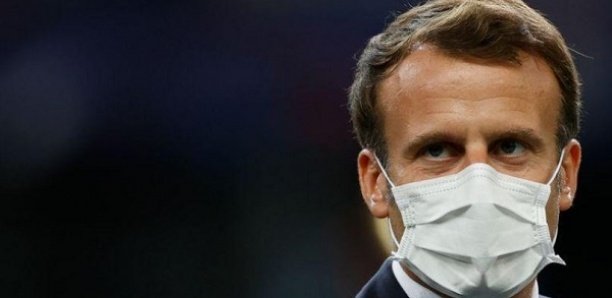 Macron demande aux Français d'être "plus vigilants" en privé