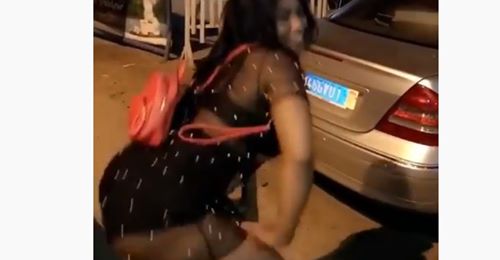Vidéo – Cette fille fait des victimes sur instagram
