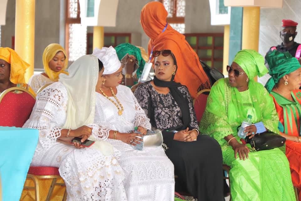 Les images de la cérémonie de dédicace du livre, Vie et Œuvre d'un bâtisseur des âmes de Serigne Souhayoubou Kébé dédié à Serigne Saliou Mbacké