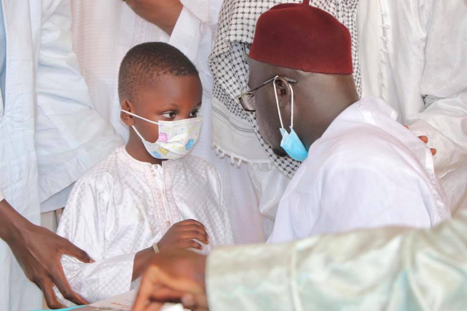 Les images de la cérémonie de dédicace du livre, Vie et Œuvre d'un bâtisseur des âmes de Serigne Souhayoubou Kébé dédié à Serigne Saliou Mbacké