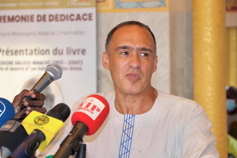 Les images de la cérémonie de dédicace du livre, Vie et Œuvre d'un bâtisseur des âmes de Serigne Souhayoubou Kébé dédié à Serigne Saliou Mbacké