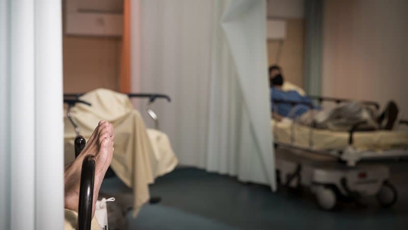 Coronavirus: Santé Publique France alerte sur la hausse des hospitalisations et de la mortalité