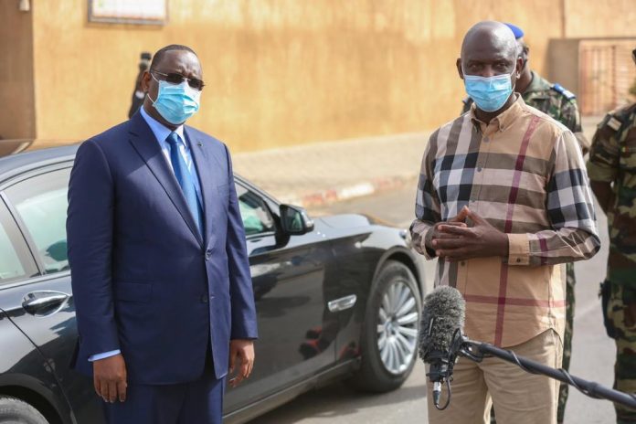 Quand le gouvernement sous estime l’intelligence de Sonko , il finit par voir le beau frère et le « griot » de l’APR mordre la poussière