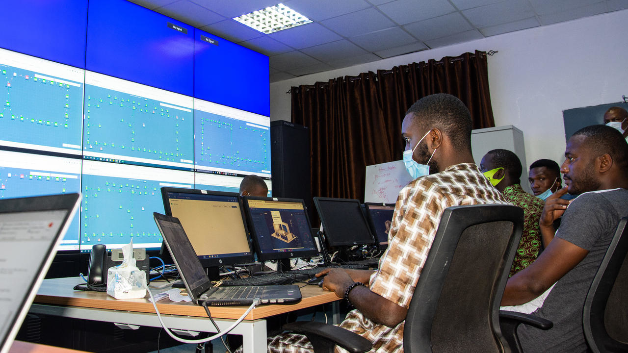 Guinée: un espoir pour les utilisateurs d'internet avec l’arrivée de la fibre optique Guinée: un espoir pour les utilisateurs d'internet avec l’arrivée de la fibre optique