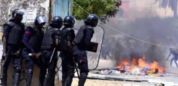 Bambey: deux policiers blessés par des étudiants lors des...