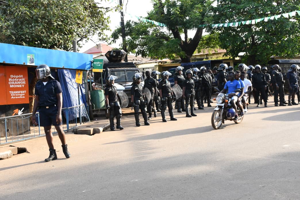 L’armée se déploie aux alentours de la maison de Cellou Dalein DIALLO pour le mettre en quarantaine: Président est confiné
