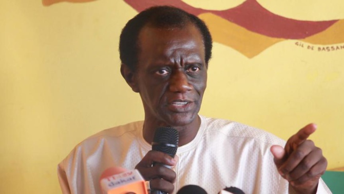 Polémique sur les bonbons LGBT: « De qui se moque le directeur du Commerce intérieur, Oumar Diallo ? » (Jamra)