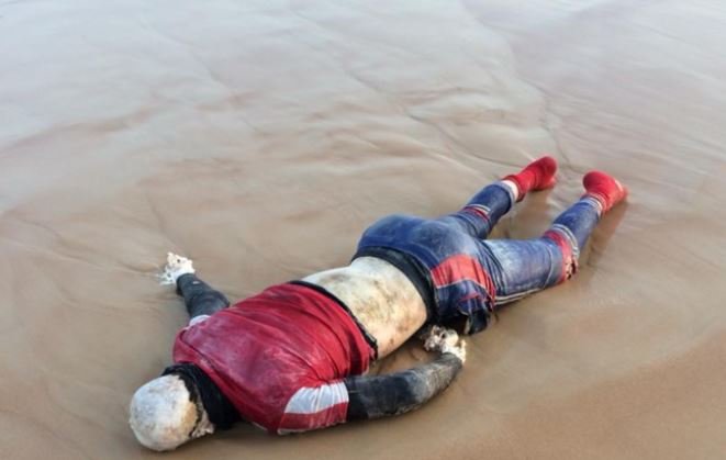 Rejeté par la mer, un corps sans vie sur la plage de Hamo 5