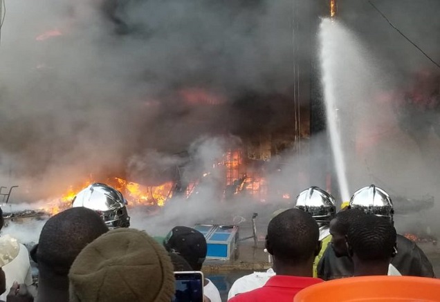 Incendie du marché Ocass: Une délégation du Pastef auprès des commerçants, Sonko interpelle l’Etat sur cette récurrence