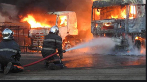 Deux camions-citernes prennent feu à Kahone
