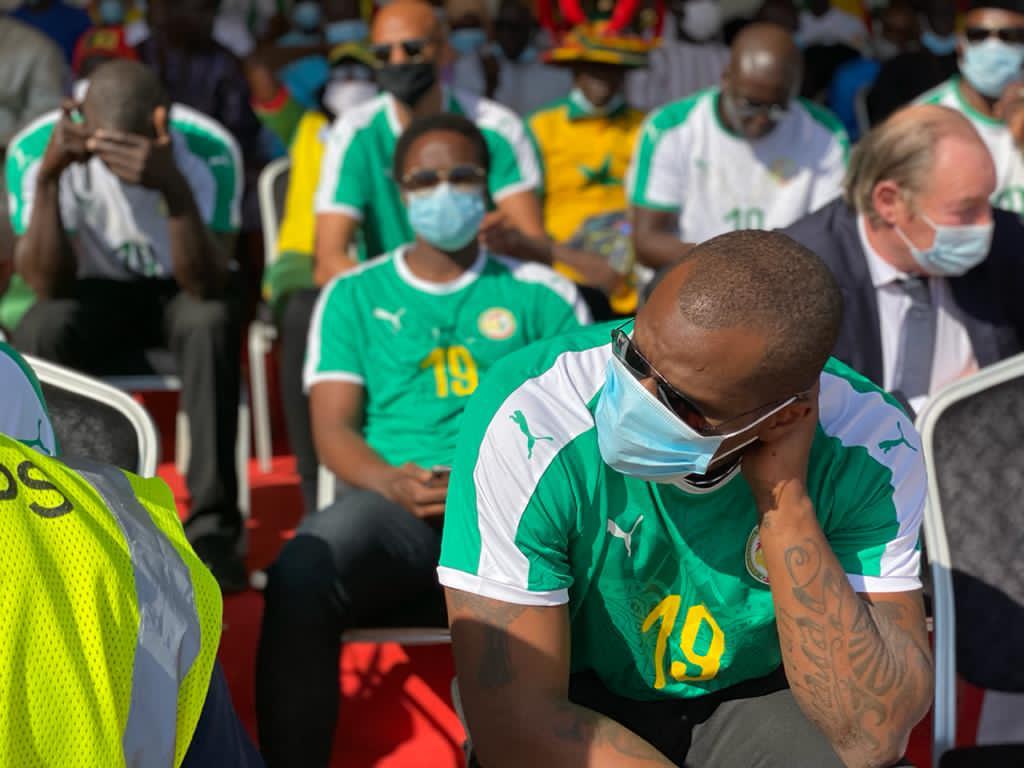 En image: Regardez La dépouille de l’ancien international Pape Bouba Diop sur le tarmac de l’AIBD