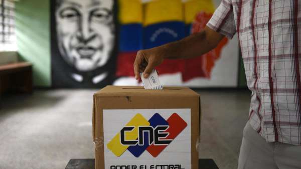 Législatives au Venezuela: une journée de vote qui s'annonce peu suivie