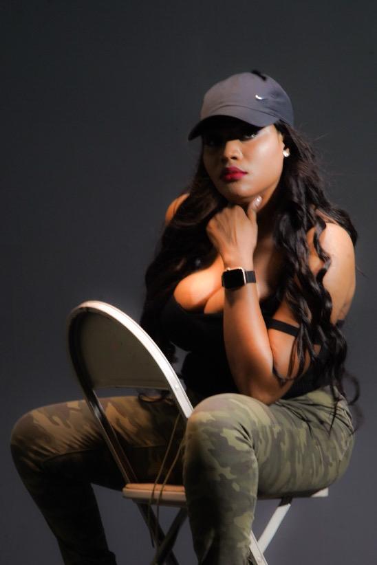 Sublime et h0t l artiste Mariama Ba expose son retour sur la scène