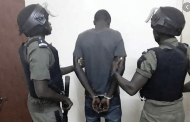 Chantage s*xuel et usurpation de fonction: le faux policier perv*rs arrêté à Sicap Mbao