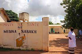 Toute la récolte détruite, des maisons calcinées, les sapeurs-pompiers gambiens sauvent Médina Sabakh
