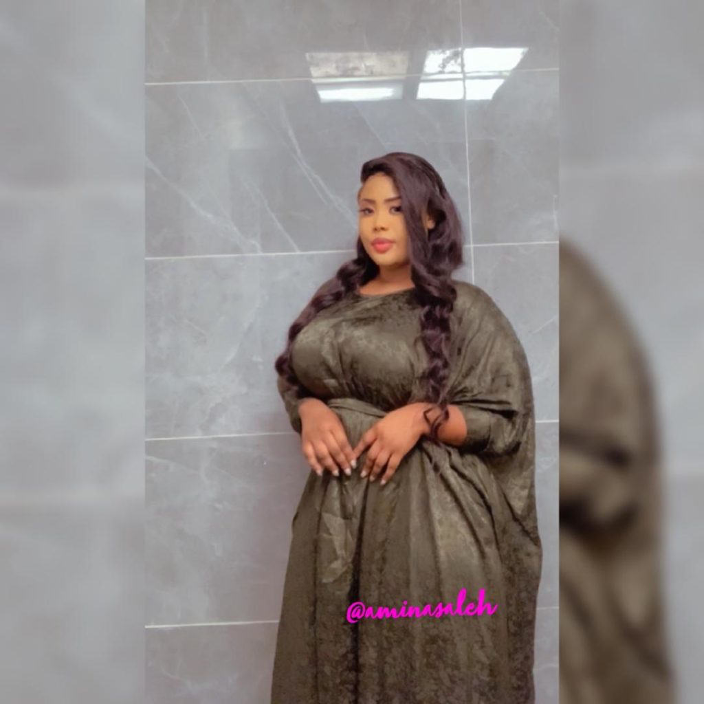 06 Photos : La belle Amina Saléh en mode »$exy jongama » dans ses nouveaux clichés