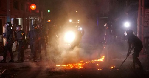 Les jeunes de Dakar se rebellent en plein Couvre-feu