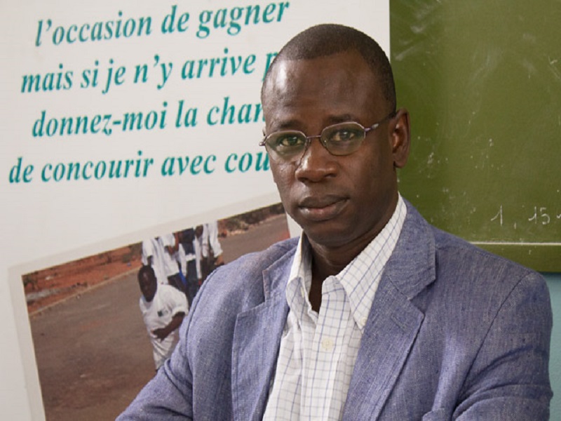 Le sociologue Djiby Diakhaté sur le couvre-feu: « il crée beaucoup plus de problèmes qu’il en résout »