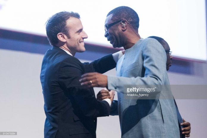 Le discours historique et émouvant de Youssou Ndour devant Macron « Nous voulons l’annulation de la dette africaine »