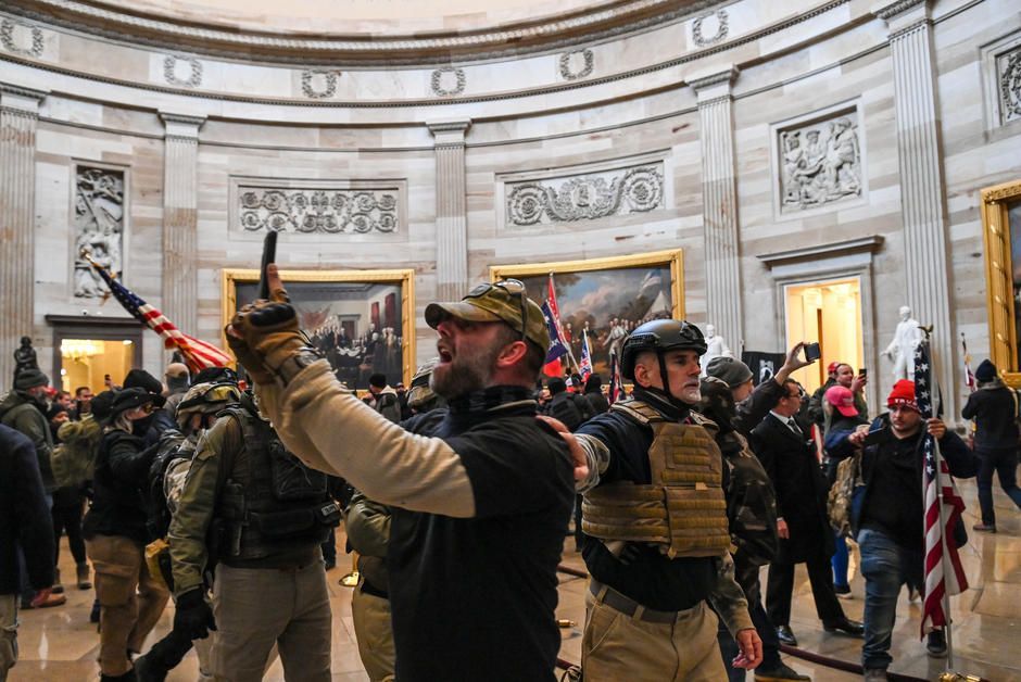 Assaut du Capitole: le FBI mettait en garde contre des violences dans la capitale, selon le Washington Post