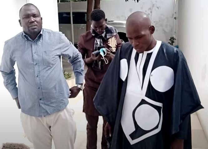 Vidéo-Pape Bouba Diallo, le policier radié reçu par Cheikh Modou Kara